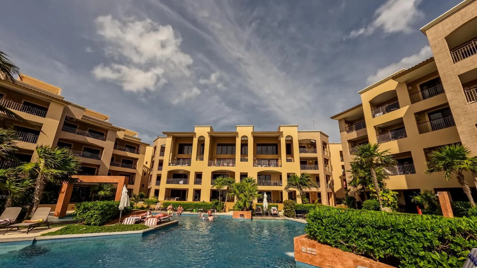 Apartment Beachfront Chic At El Faro Resort Playa del Carmen