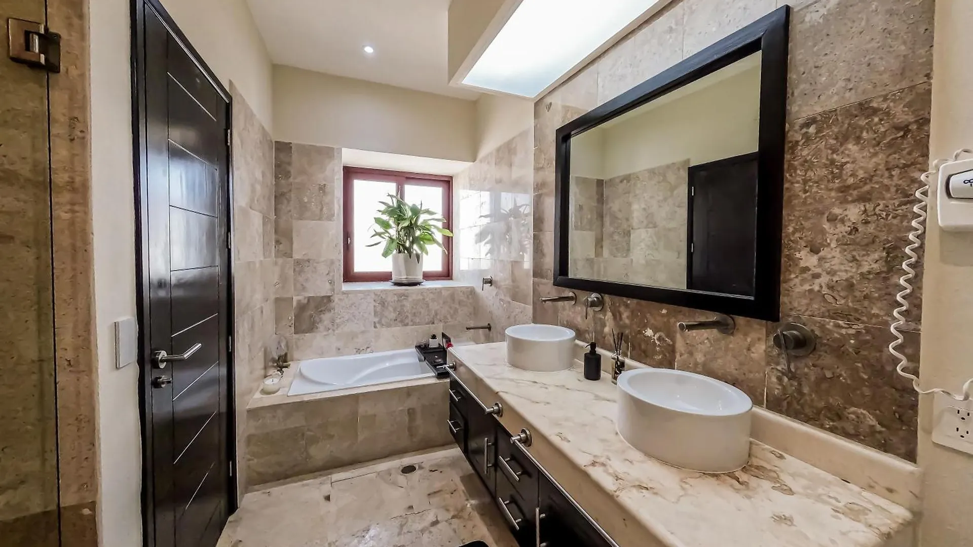 Beachfront Chic At El Faro Resort Playa del Carmen Apartment